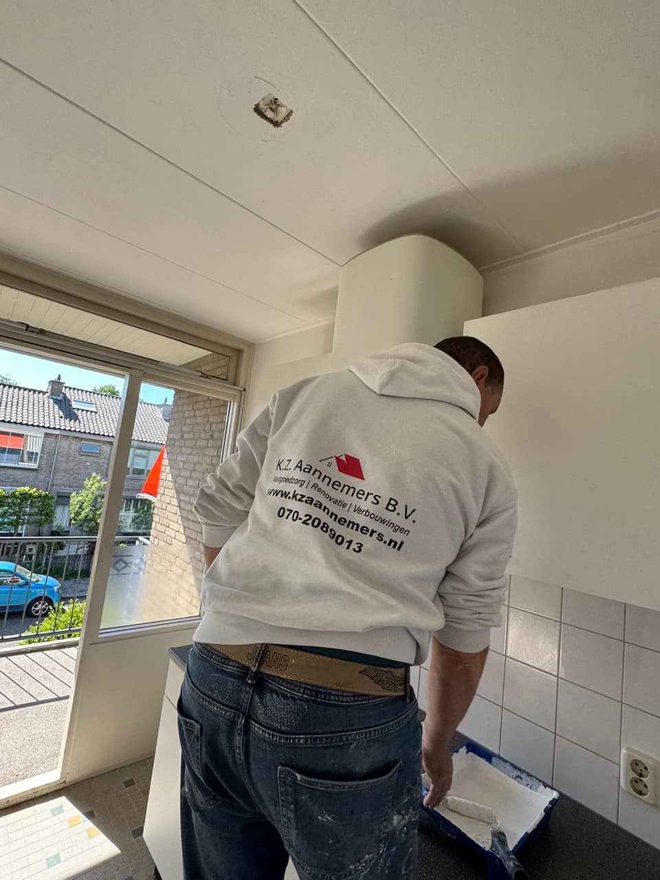 Schilder aan het werk in Den Haag