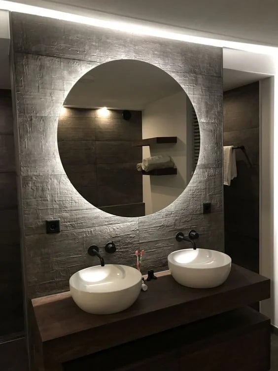 Badkamer met LED spiegel